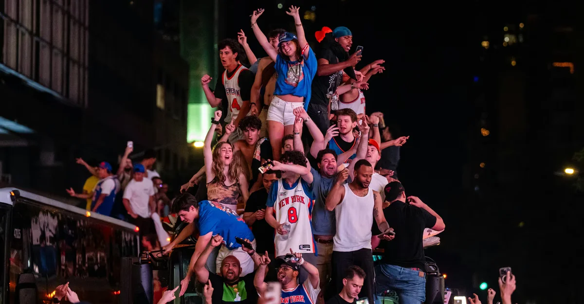 Фотографії: Вболівальники Knicks святкують свій чемпіонський титул НБА